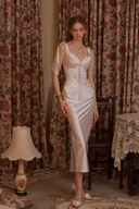 Vestido Midi Delphina em Cetim com Ruches e Cordões de Renda
