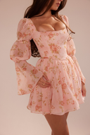 Robe courte divine à encolure carrée et motif floral
