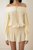 Robe crème à épaules dénudées