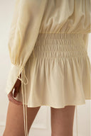 Robe crème à épaules dénudées