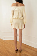 Robe crème à épaules dénudées