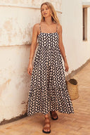 Vestido maxi con escote cuadrado y ribete ondulado