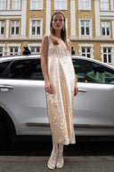 Lilah Pailletten-Midikleid