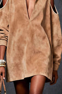 Robe courte camel en suédine synthétique à épaules dénudées