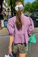 Randig blus med puffärm, peplum och rosett, kort topp