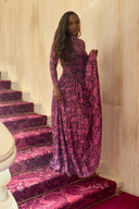 Vestido maxi de cuello alto con estampado geométrico