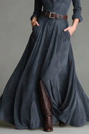 Robe longue au sol à col chemise en suédine, boutonnée simple, ceinturée (ceinture incluse)