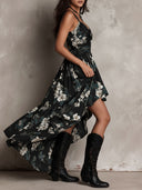 Vestido largo negro bohemio con estampado floral y tirantes irregulares sin hombros