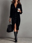 Robe midi noire ample en velours côtelé avec double poche poitrine et boutonnage simple