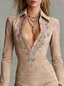 Beige smal semsket skinn hals blomster slag midikjole