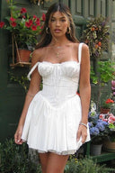 Robe mini bouffante corset en dentelle Agnes