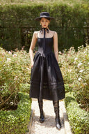 Vestido Midi Alva em Linha A com Renda e Alças Finas