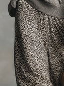 Gonna a trapezio elegante e versatile con stampa leopardata grigia