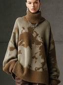 Maglione verde mimetico a collo alto largo con maniche lunghe
