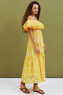 Vestido Midi Evasê com Renda Bordada Dolly e Decote Ombro a Ombro