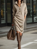 Robe en maille ample à manches longues avec col montant uni