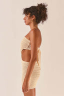Vestido mini crochet Edna sin tirantes con recortes