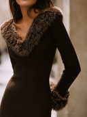 Vestido Mini de Malha com Gola e Punhos em Pelo Sintético Chocolate Elegante