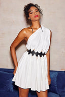Vestido Mini Gemma com Cinto e Um Ombro Só