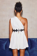 Vestido Mini Gemma com Cinto e Um Ombro Só