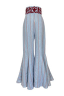 Pantalones azules de pierna ancha a rayas