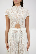 Top met hoge hals, kant en cut-outs
