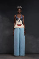 Top bustier halter con motivo de rostro abstracto