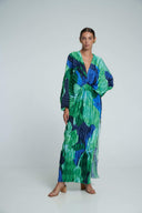 Pamela bedrucktes plissiertes Maxikaftankleid
