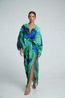 Pamela bedrucktes plissiertes Maxikaftankleid