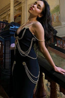 Setlla Midikleid mit V-Ausschnitt und Metallverzierung